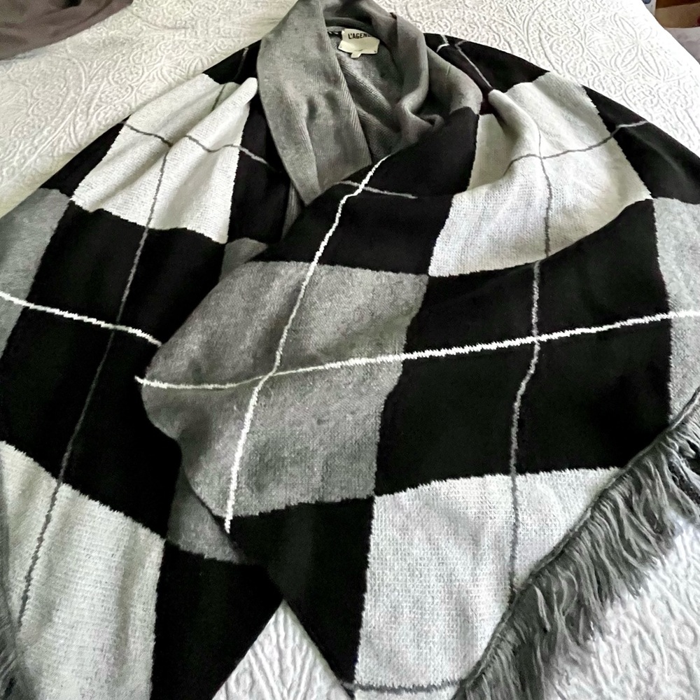 L'AGENCE Jaclyn Argyle wool Blend Poncho/Cape - Picture 5 of 14